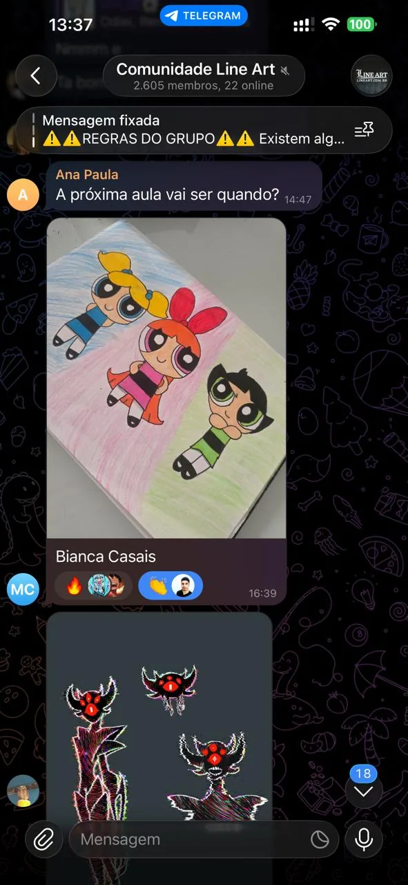A turma comentando e elogiando os desenhos uns dos outros no grupo